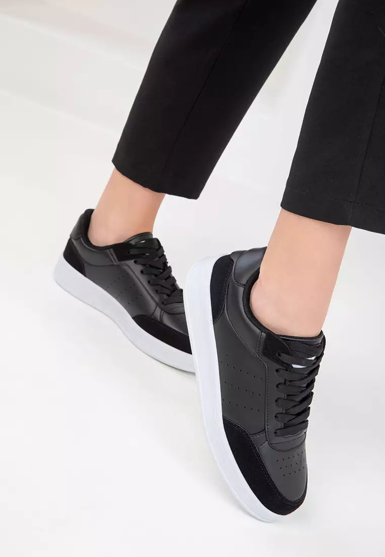 Women's Black Sneakers 20359