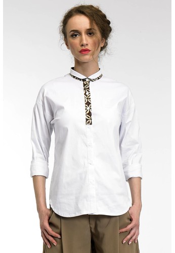 White shirt with contrast batik