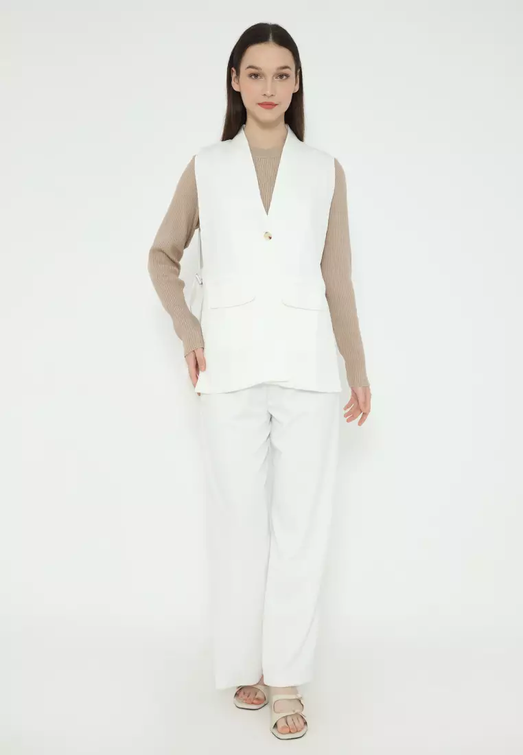 Slit Waistcoat With Tab