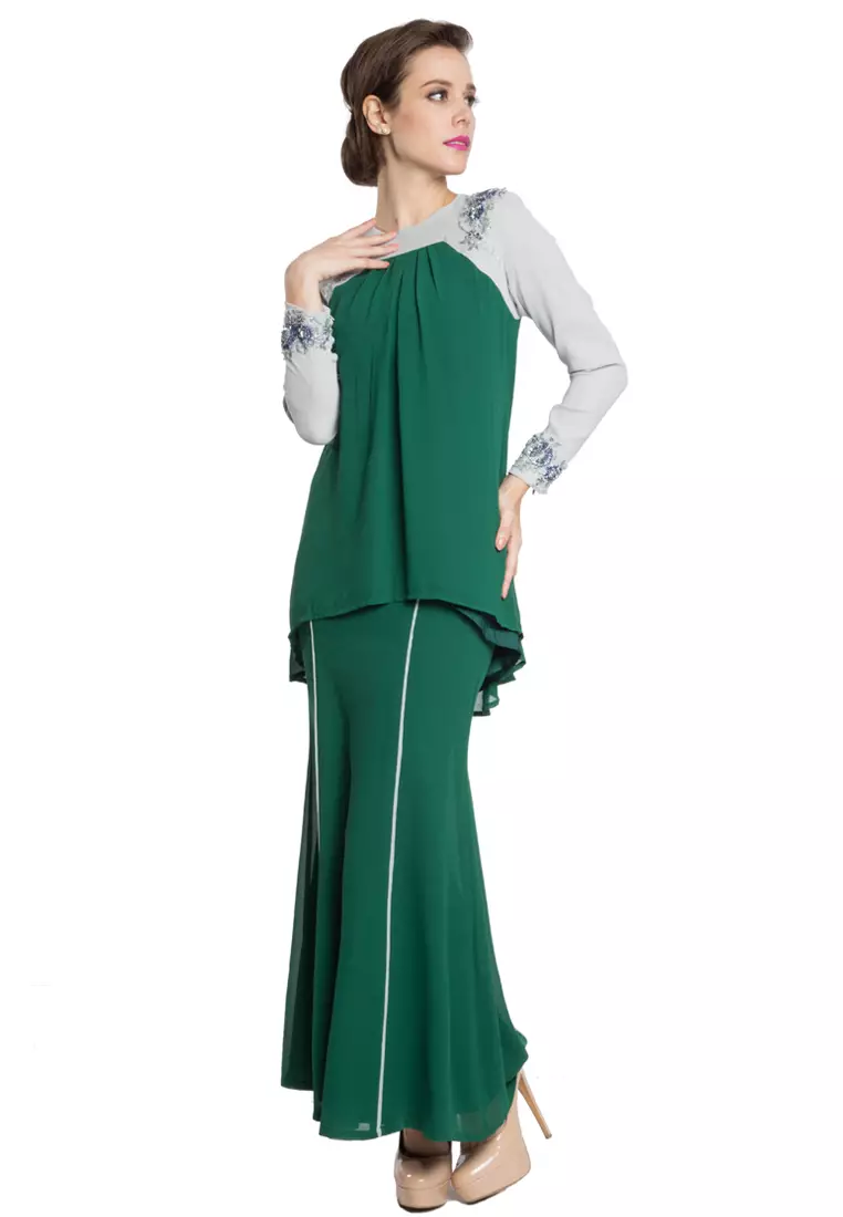 Buy RINA NICHIE COUTURE Falisha Kurung Modern in Emerald Green Online ...