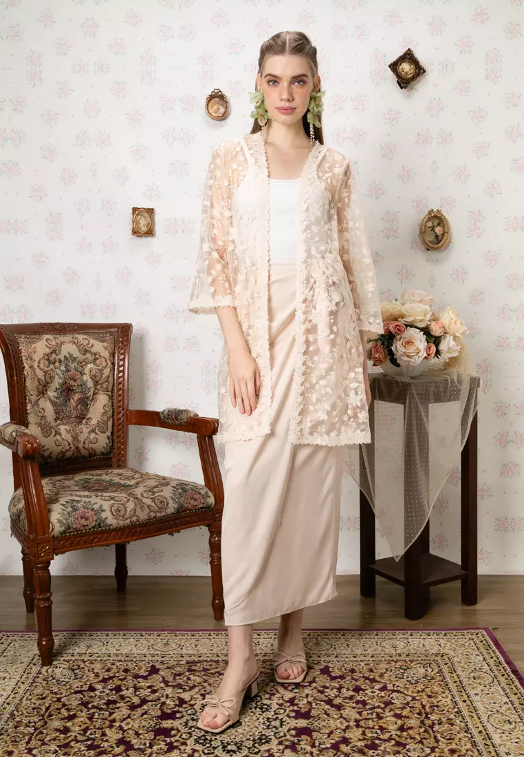 ENDAH LONG LACE KEBAYA SET