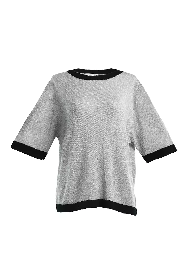 Kaos Lengan dan Leher Kontras Hitam