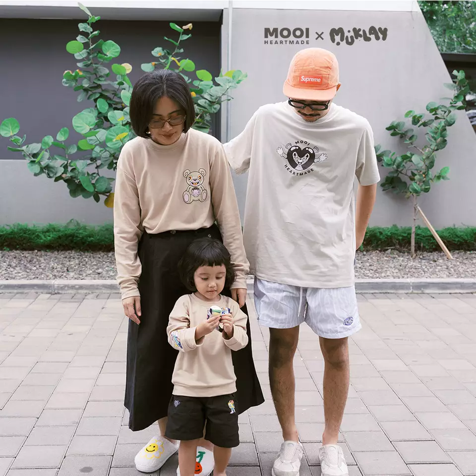 Mooi X Muklay Kaos Dewasa Unisex Graphic Tee Adult - Navy