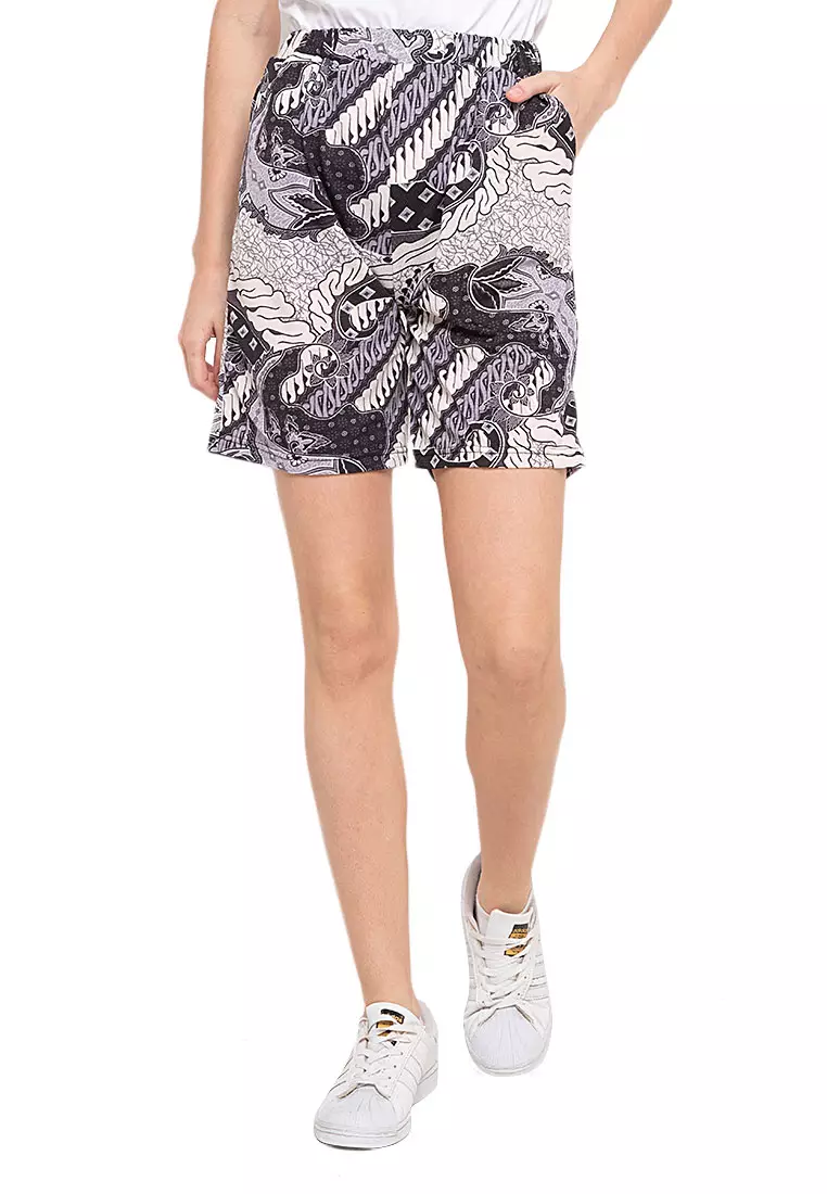 Beardsley Celana Pendek Wanita Motif Batik Design Kasual Regular Fit - Hitam