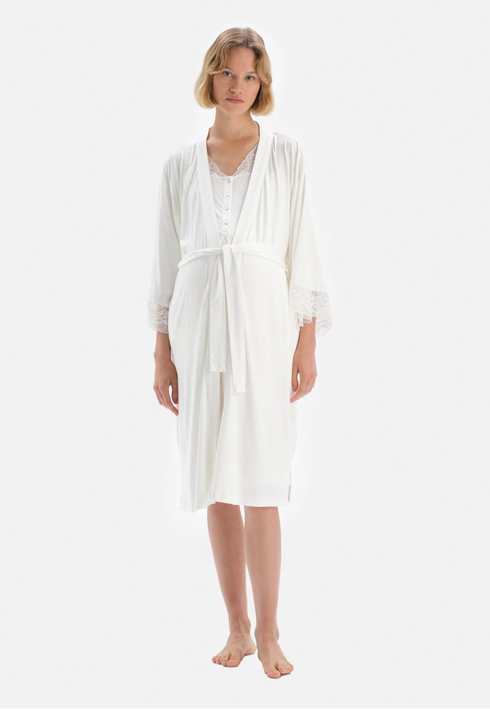 pajamas and night gowns
