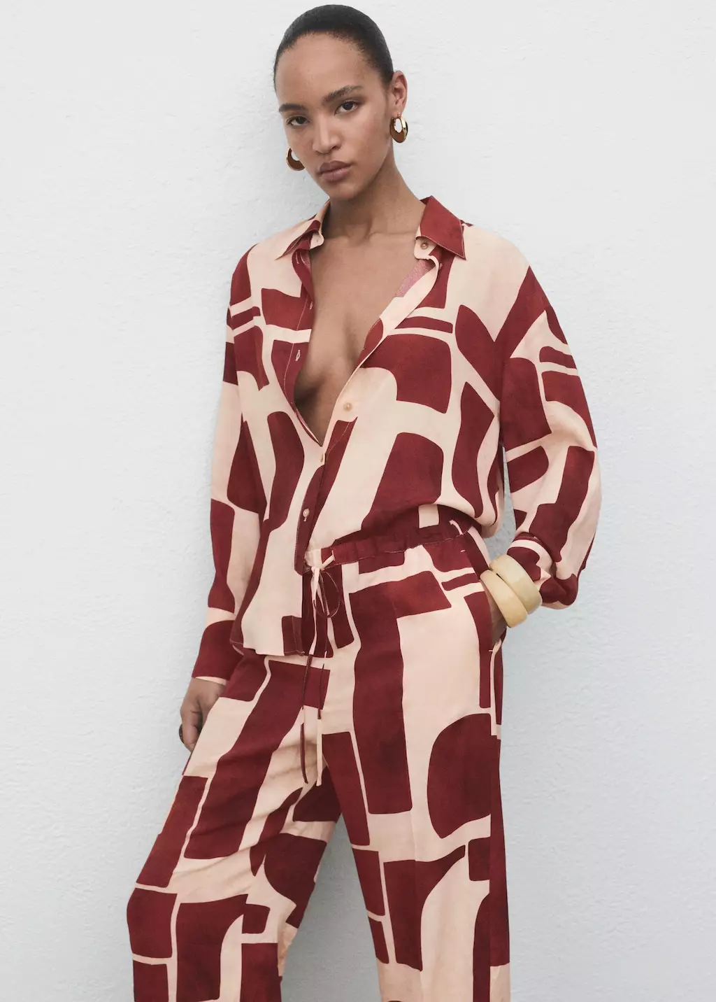 Celana flowy dengan motif geometris