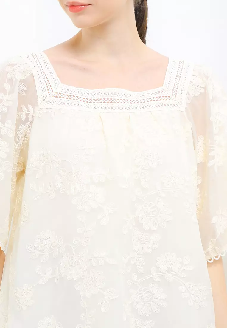S/S Square Neck Flo Emb Blouse