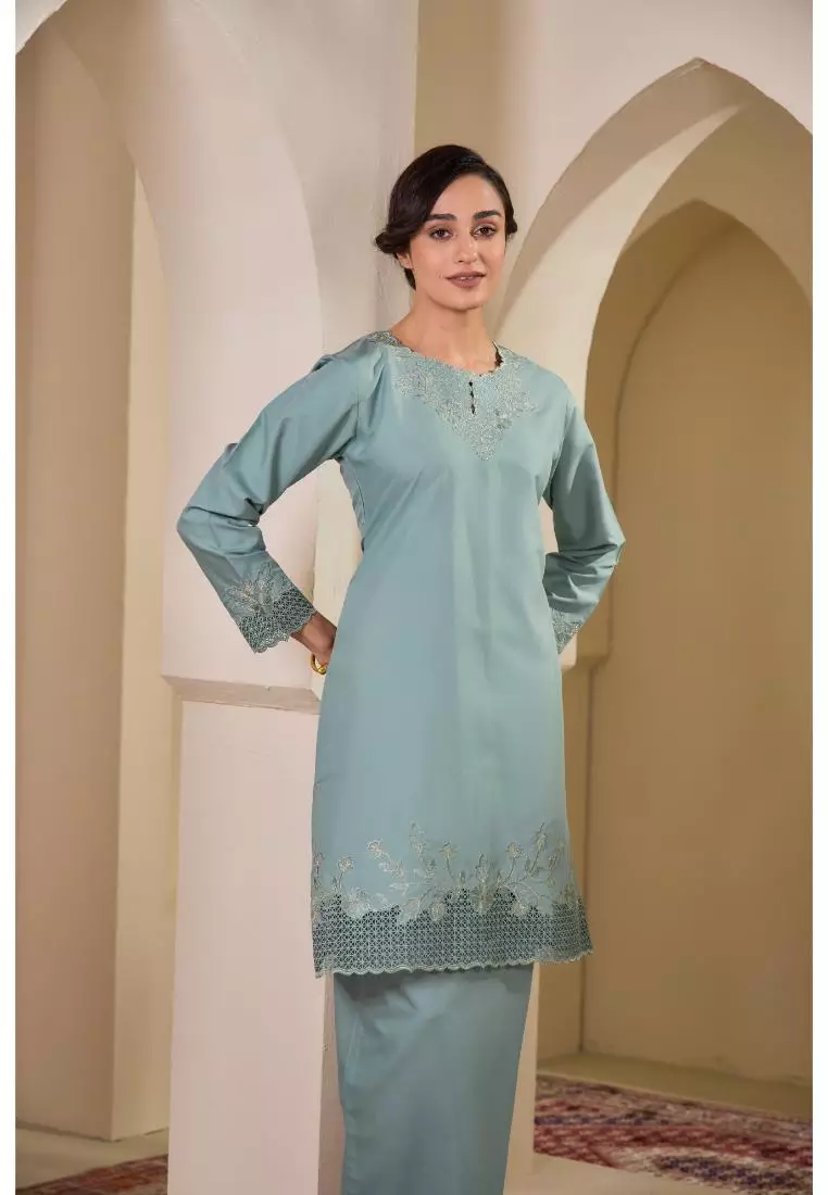 Kurung Moden Sulam Maleeka