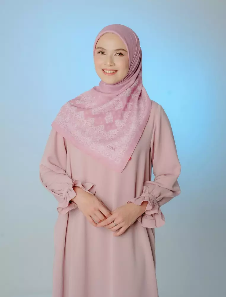 ZOLA Scarf Pink - Kerudung Hijab Segiempat Motif With Pouch Ziplock - Bahan Poly Fine - Ukuran 110x110