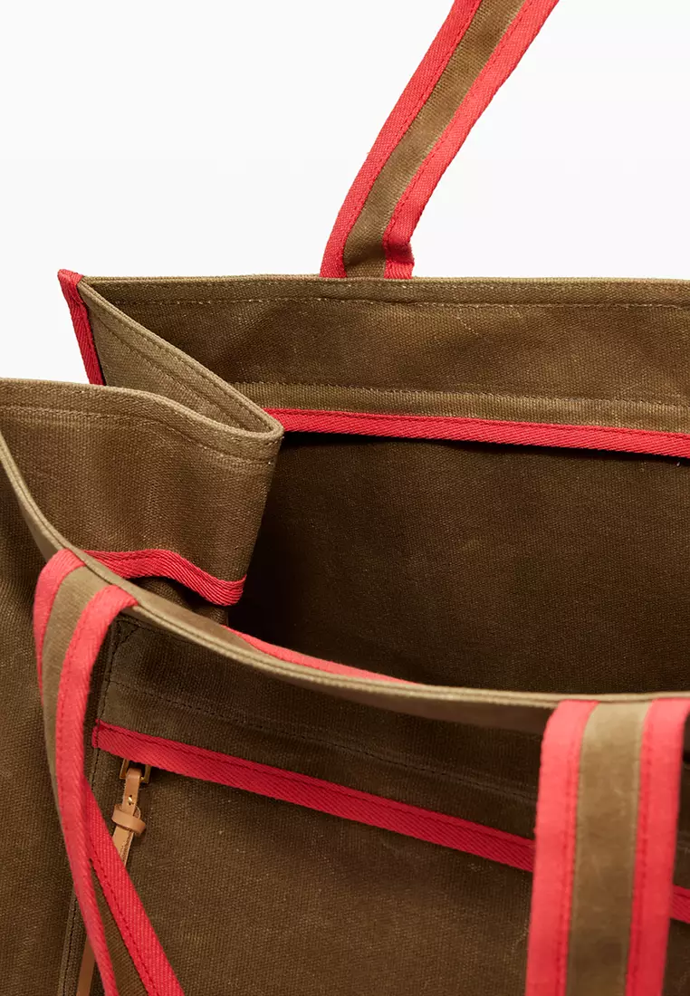 Shopper bag with large pocket