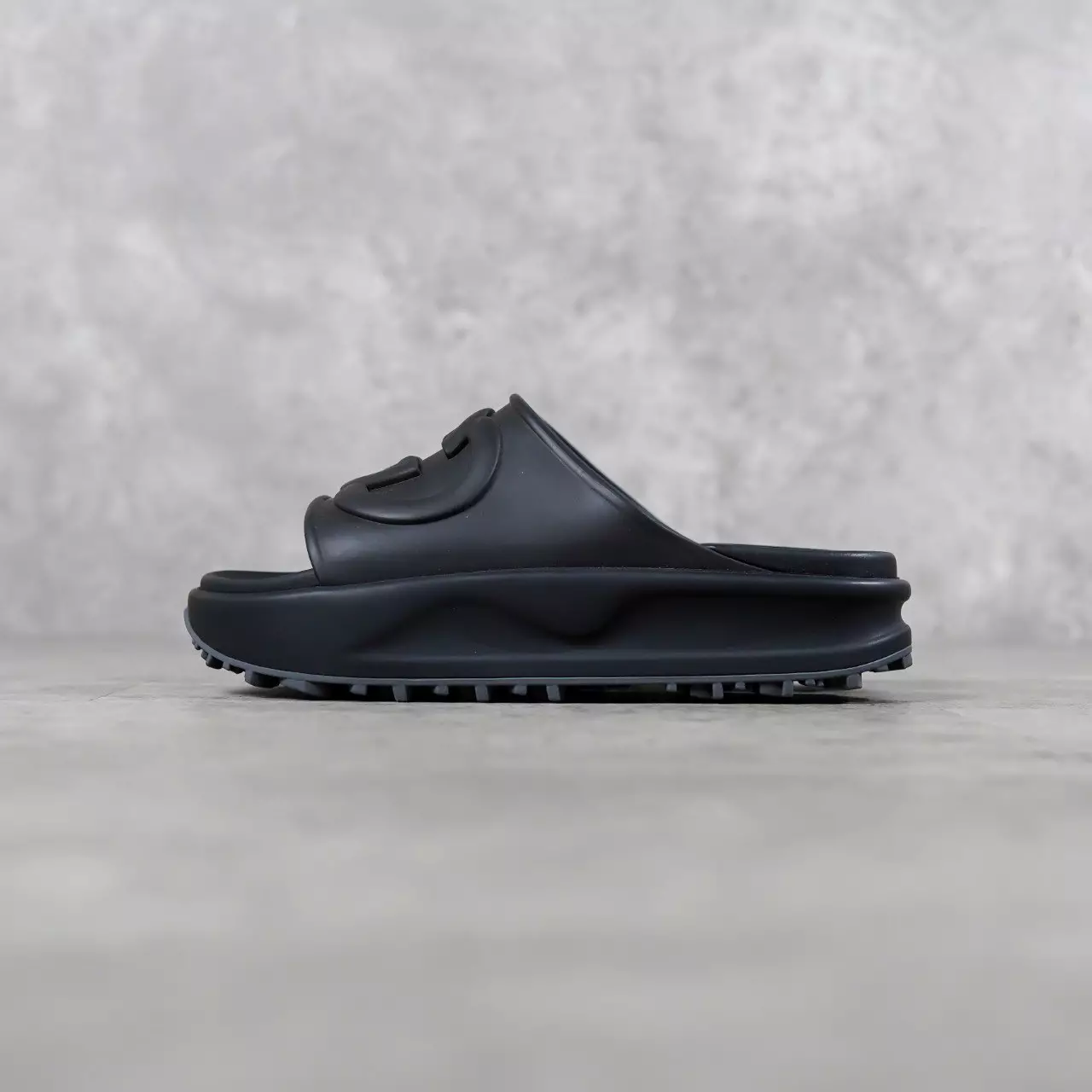 Sandal GUCCI GG INTERLOCKING BLACK RUBBER TRAIL SLIDE 100% ORIGINAL