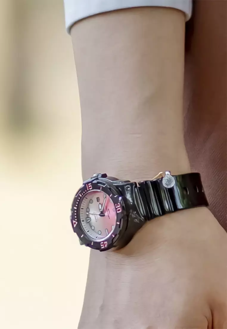 Casio - Female Analog Watches - Jam Tangan Analog Wanita - Black - Resin Strap - LRW-200H-4EVDR