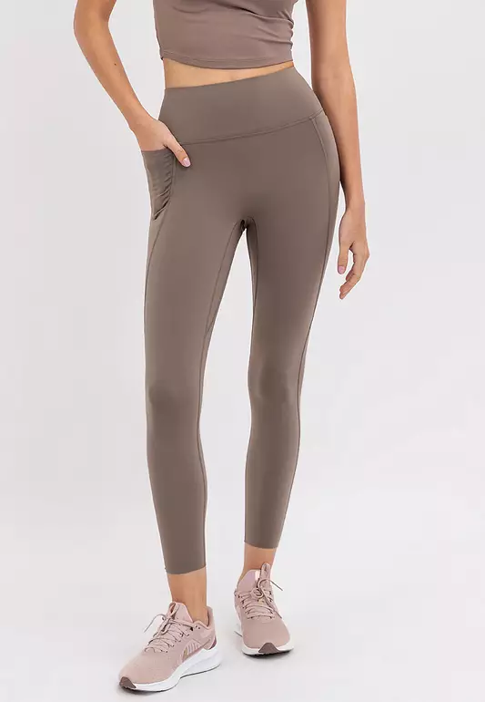 Universa Medium-Support High-Waisted 7/8 Leggings with Pockets