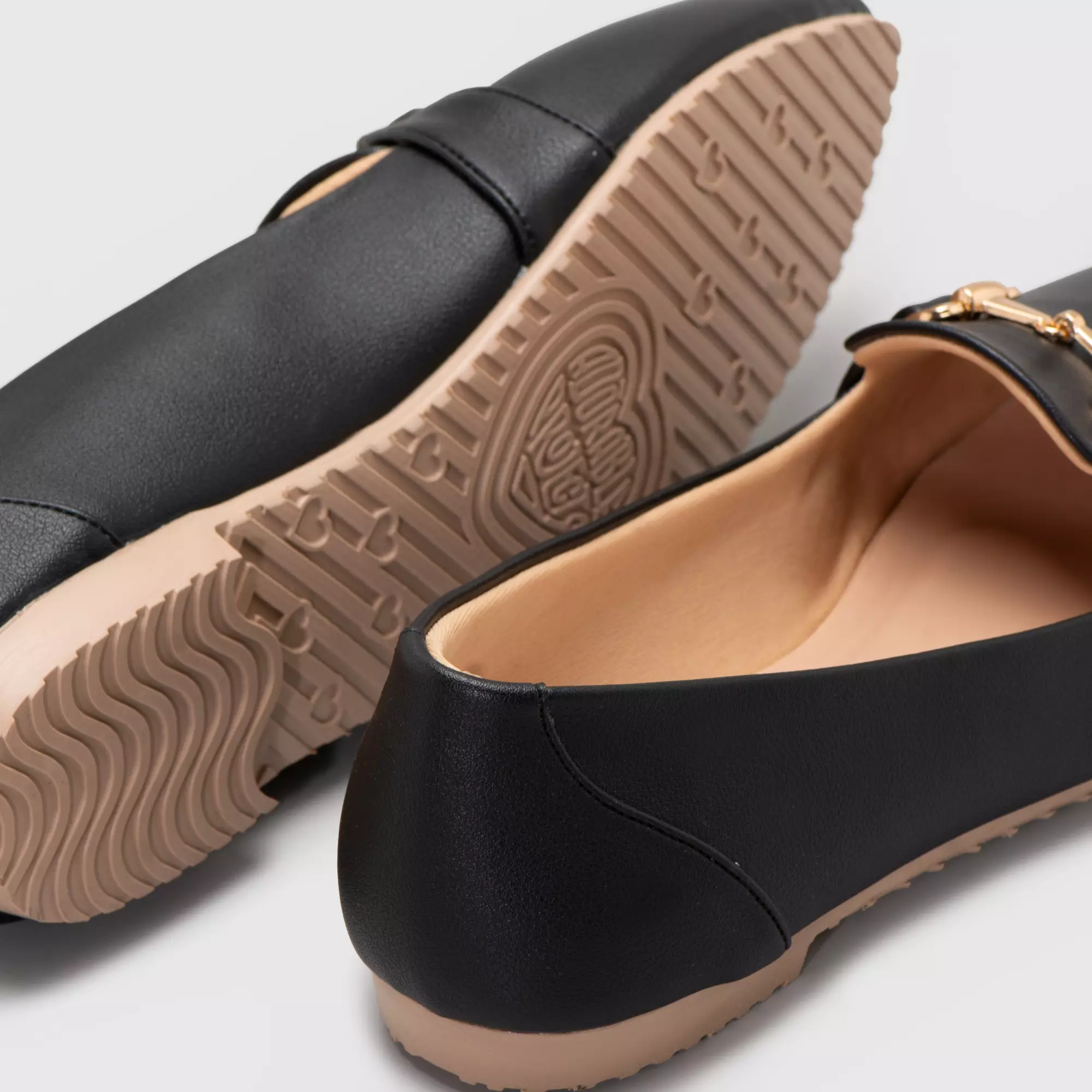 Charlota Chain Flat Shoes Black