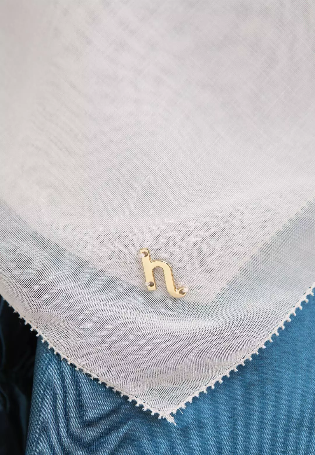 HijabChic Zelda Sand Scarf - Kerudung Paris Premium Polos Segi Empat Tegak Eyelash Emblem