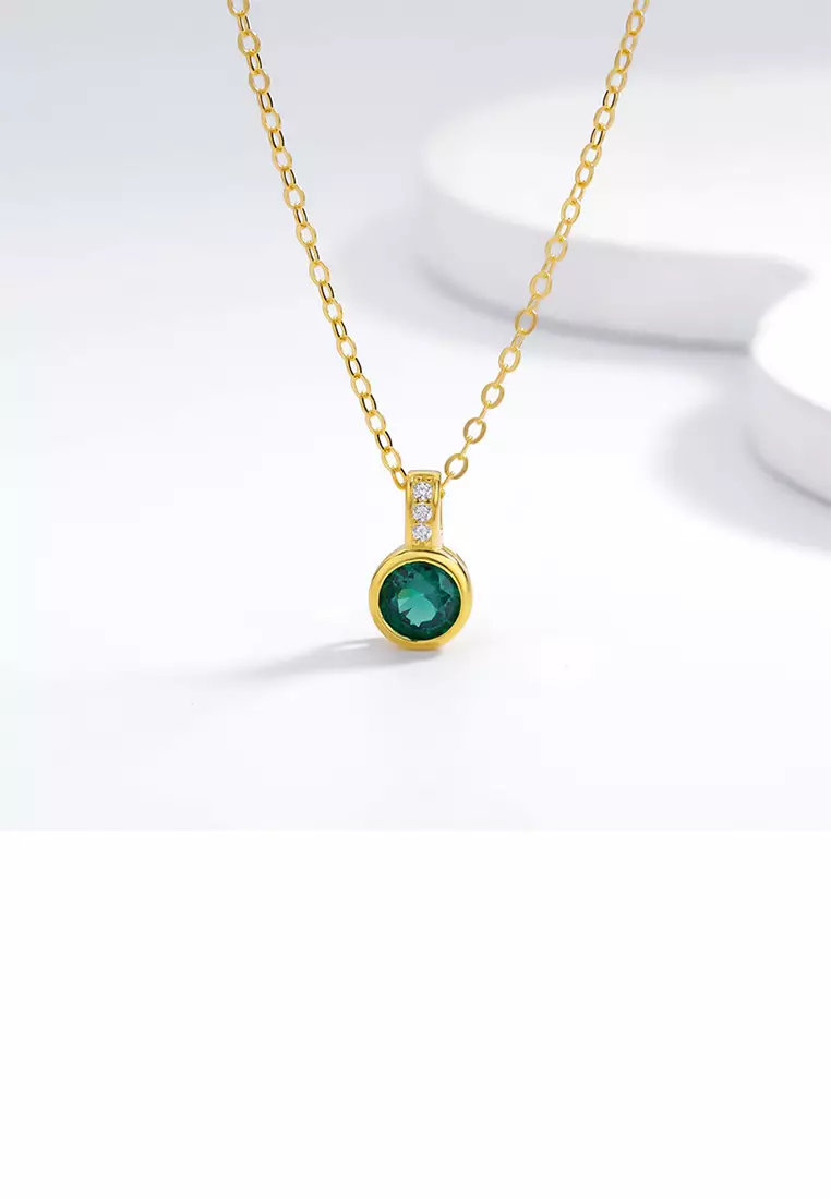 Gold simple chain with locket outlet