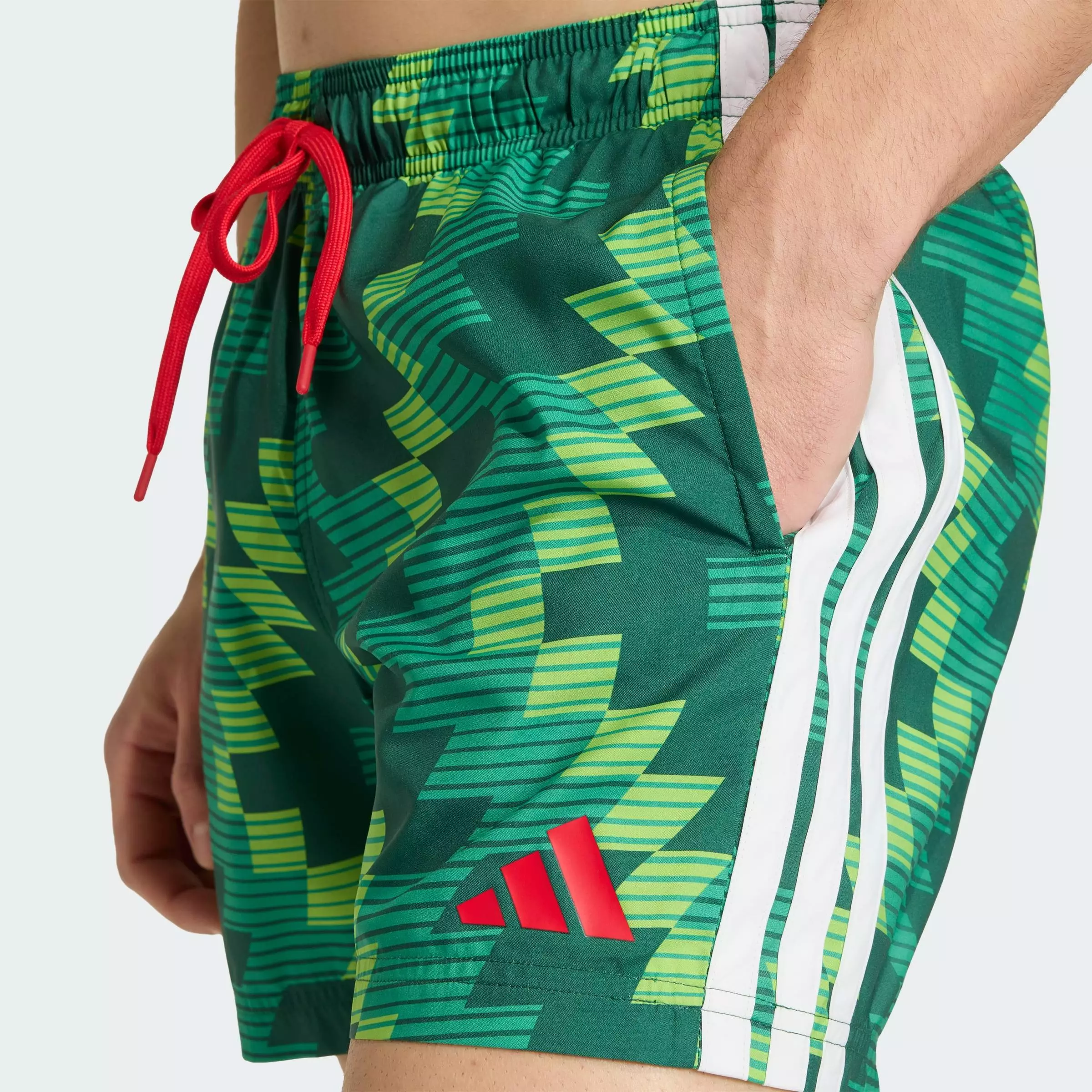 Swimming & Lifestyle Football-Inspired Graphic Swim Shorts 5 Inch Men Green JY9165