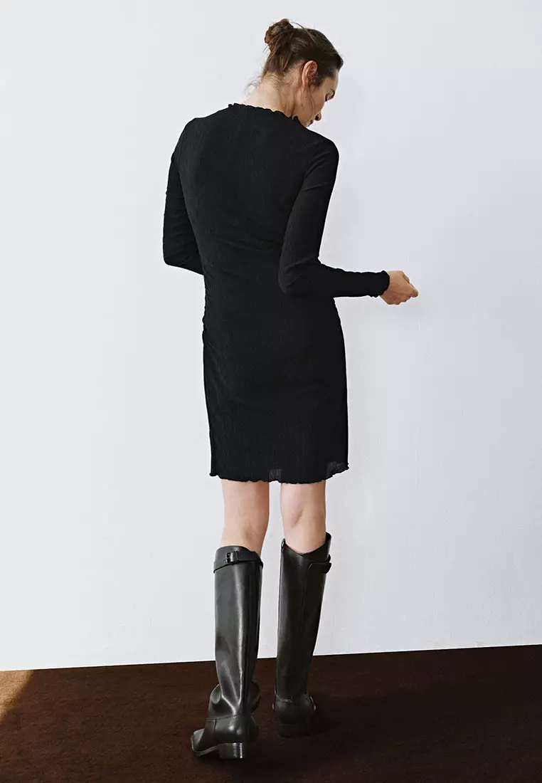 UR秋季新款女装肌理感褶皱收腰修身长袖连衣裙UWM740011