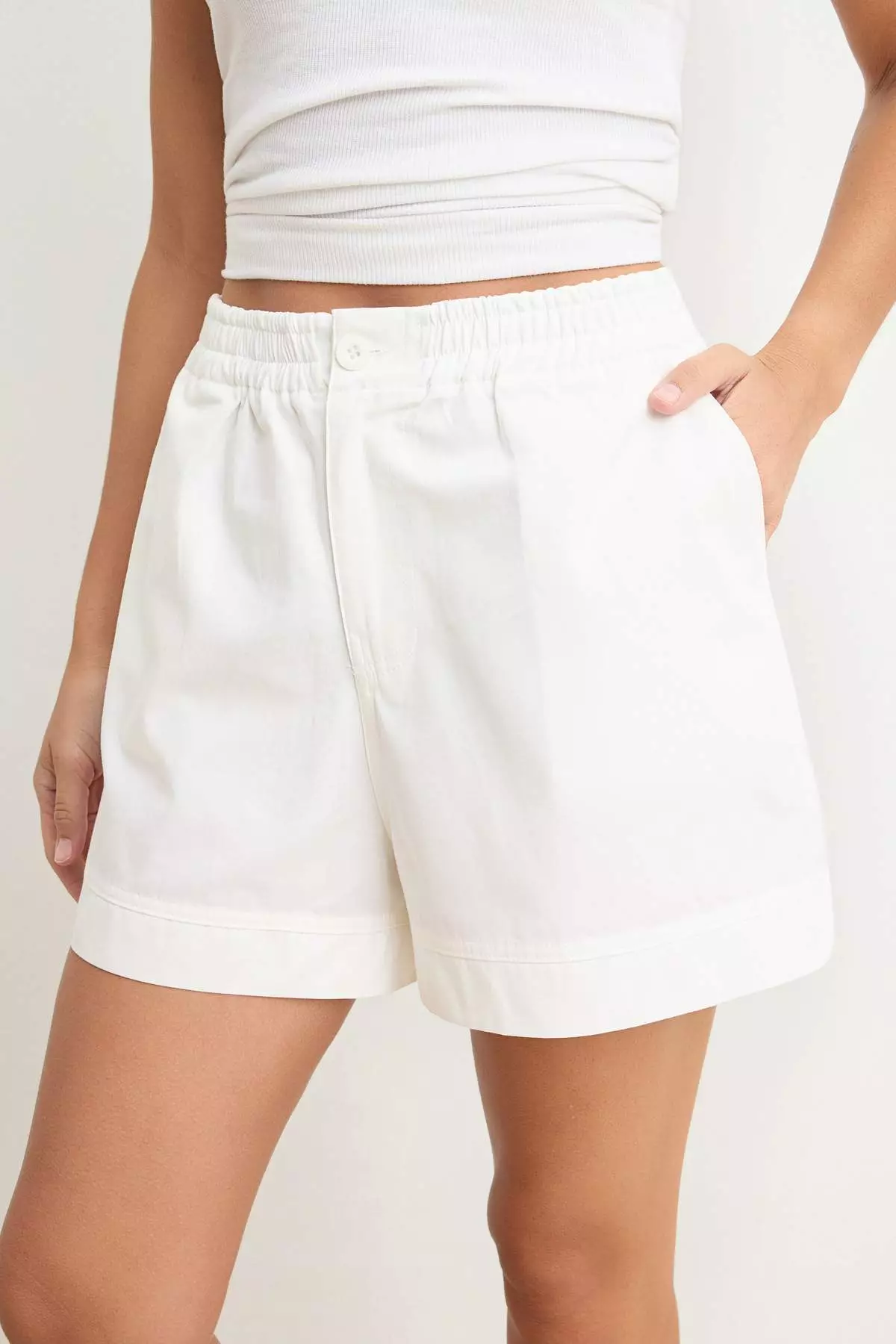 White Elastic Waist Gabardine Cotton Shorts & Bermuda Twoss26Sr59