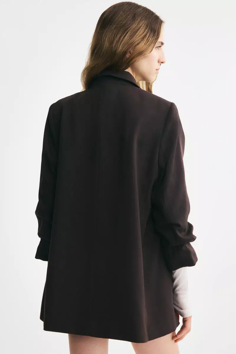 Gathered-sleeve blazer