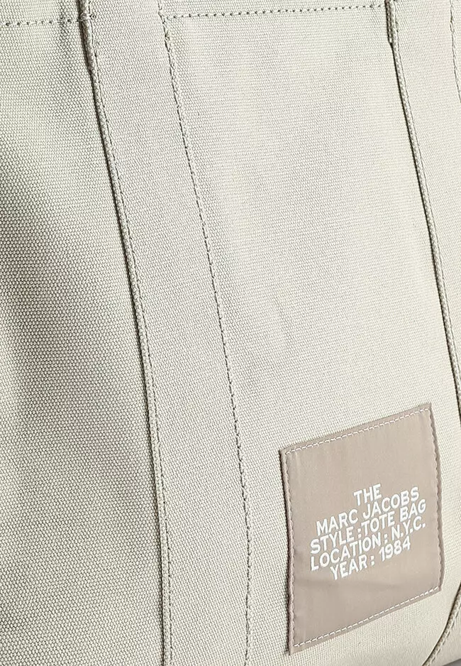 The Large Traveler Tote Bag (nt)