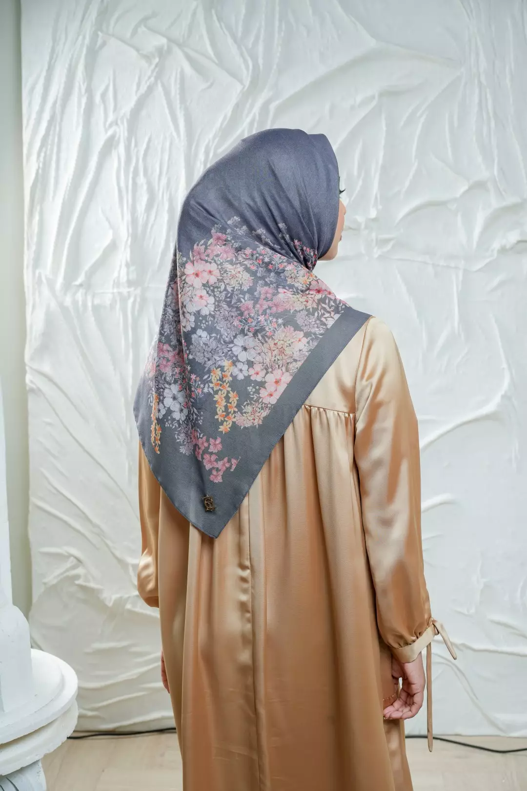 ALIZAH  Scarf Dark Grey - Kerudung Hijab Segiempat Motif With BOX - Bahan Nesla - Ukuran 115x115