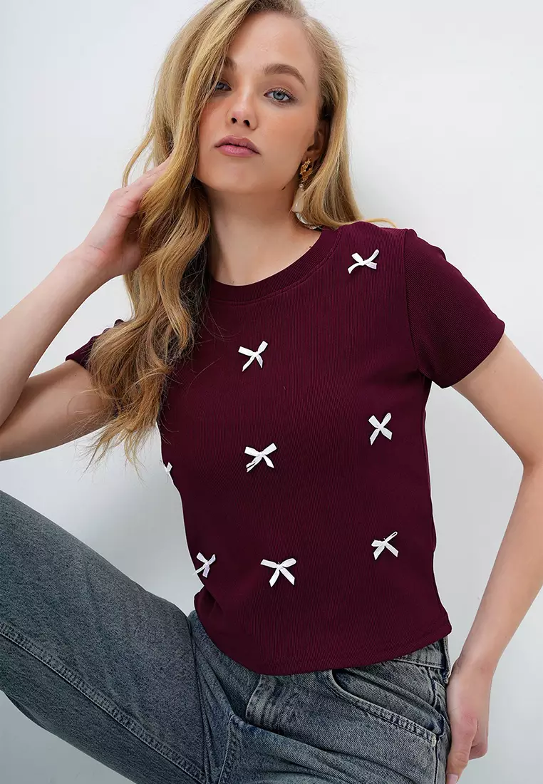 Women's Burgundy Crew Neck Bow Embellished Crop Blouse Alc-X13671