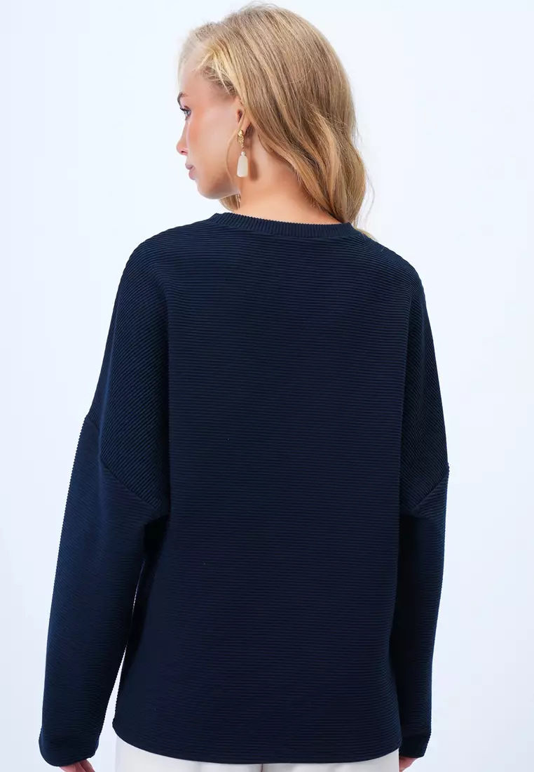 Crew Neck Batwing Sleeves Sweatshirt