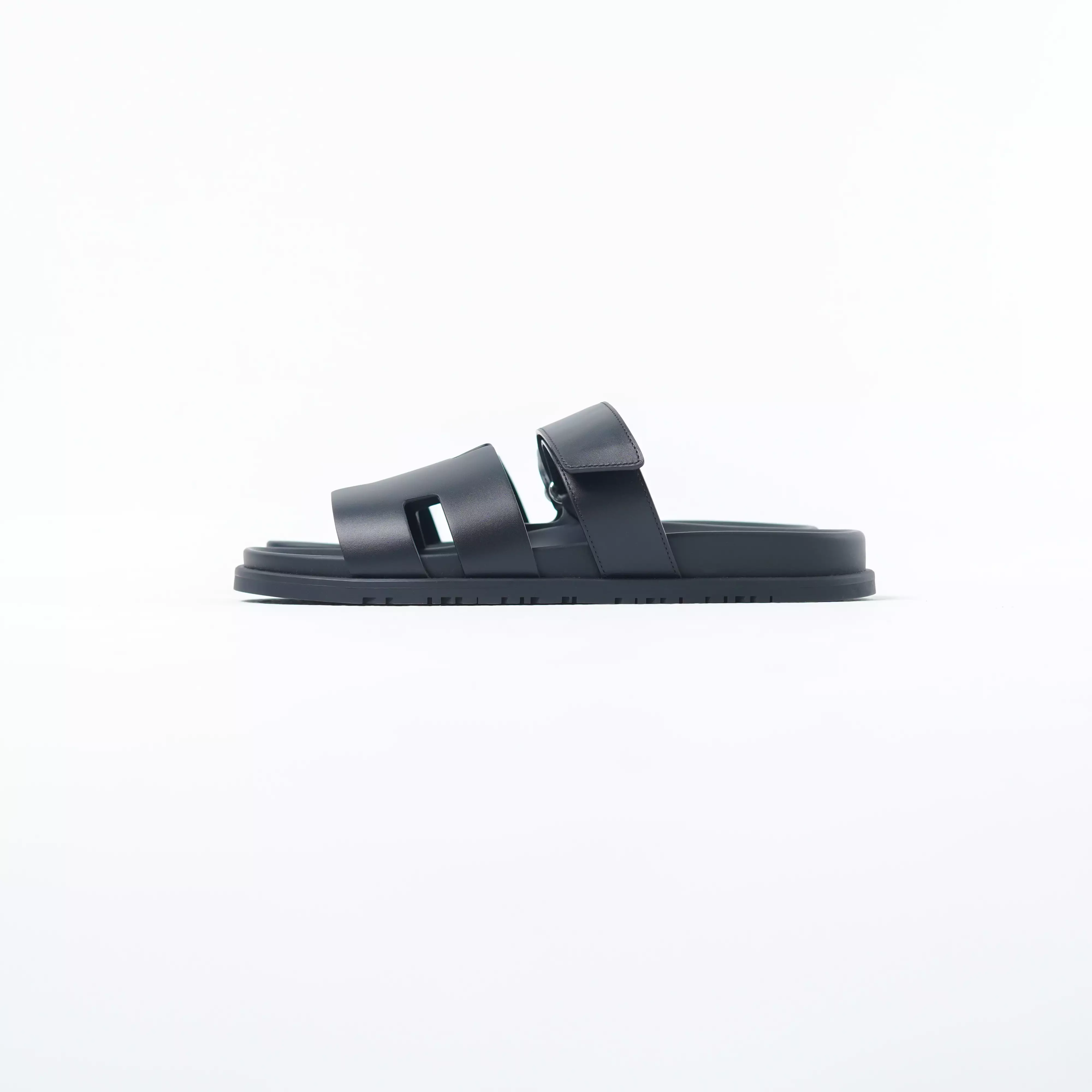 Sandal HERMES CHYPRE ALL BLACK SANDAL 100% ORIGINAL