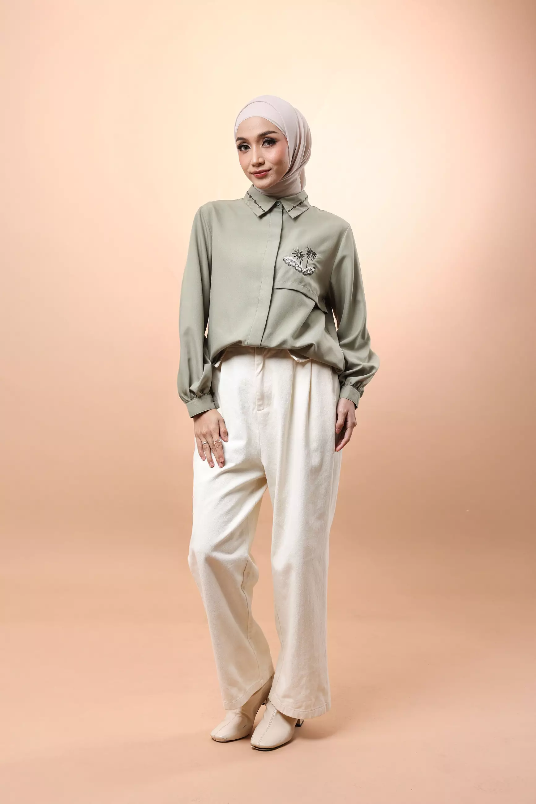 ZM Zaskia Mecca - Kalyna Green Blouse Kemeja Muslim Wanita - Romansa Khatulistiwa - Edisi Bunga Wijayakusuma