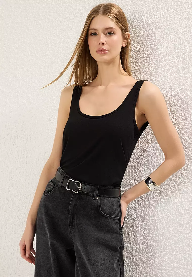 Black Regular/Normal Fit Knitted Undershirt