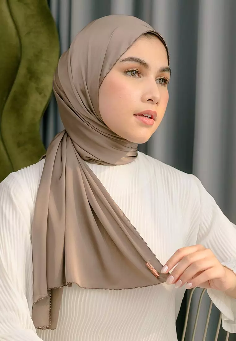 Medina Eyelash Shawl Brown Sugar