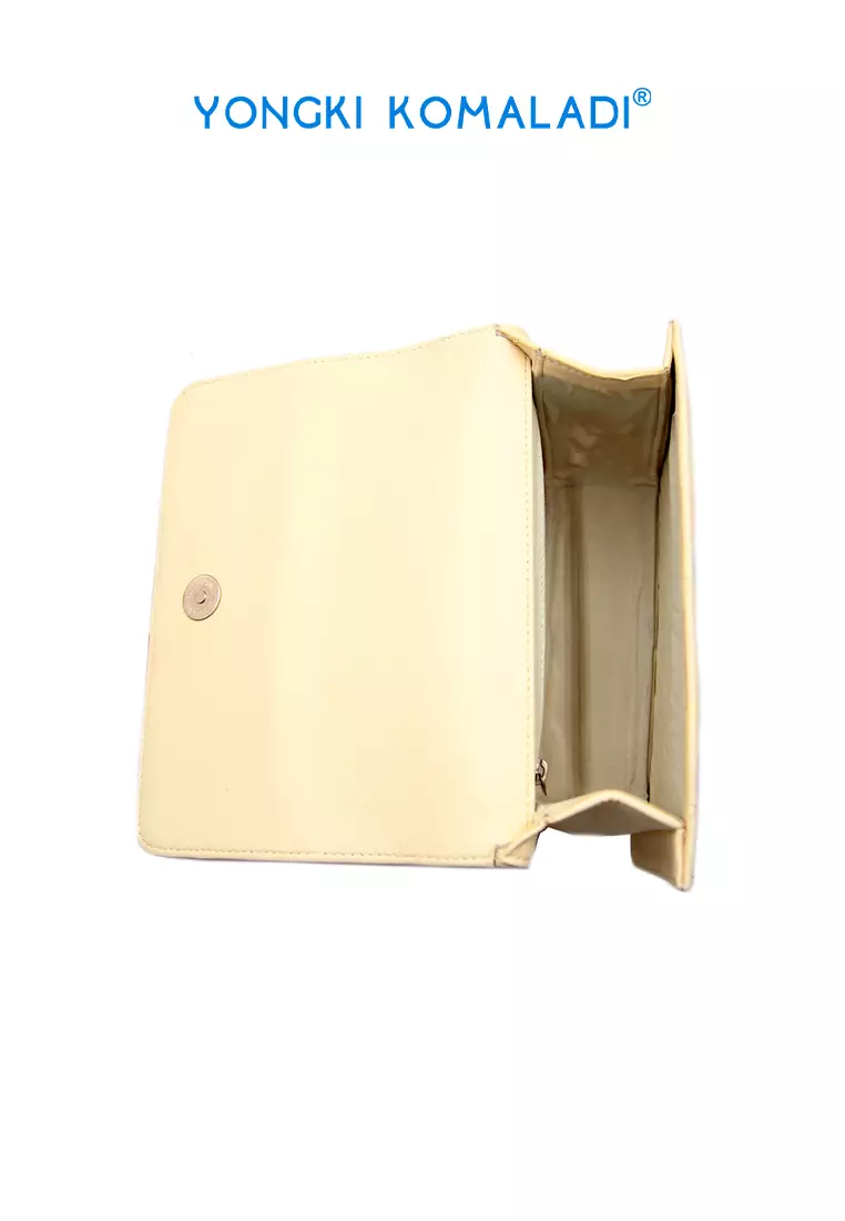 Bir yigit hojatxonada ogziga sik oldi (xususiy porno)