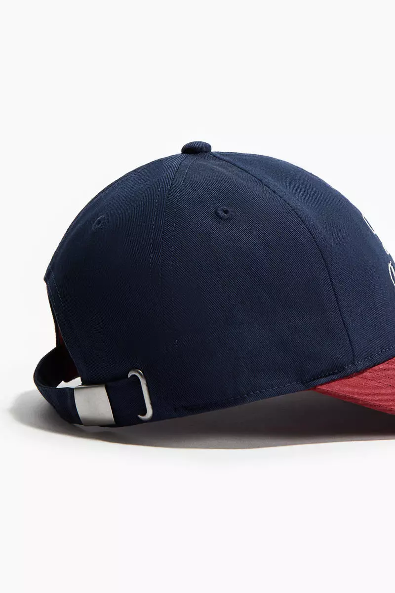 Embroidered-motif twill cap