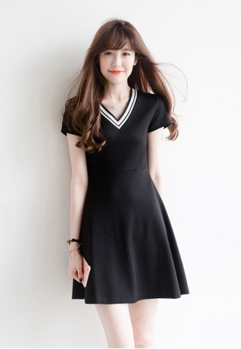 Buy Sunnydaysweety Simple V-neck Design Short Sleeve One-piece Dress  A031701BK-0 2021 Online | ZALORA Singapore