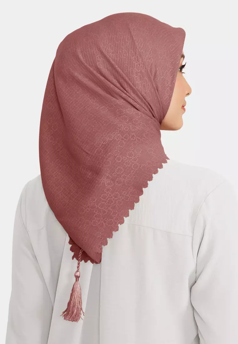 Cotton Bee - Hijab Segiempat Rayyansa Tassel Emboss Lasercut 