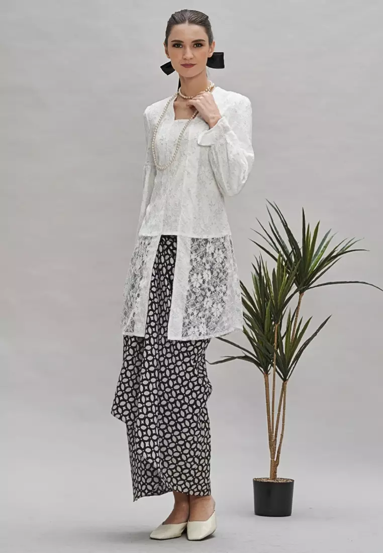 Loveaisyah White Lace Long Kebaya Top with Puff Sleeves