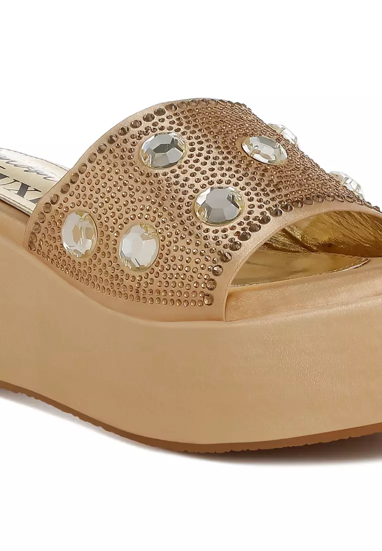 Sandal Platform Bertahtakan Berlian Imitasi dan Berlian Imitasi Warna Emas