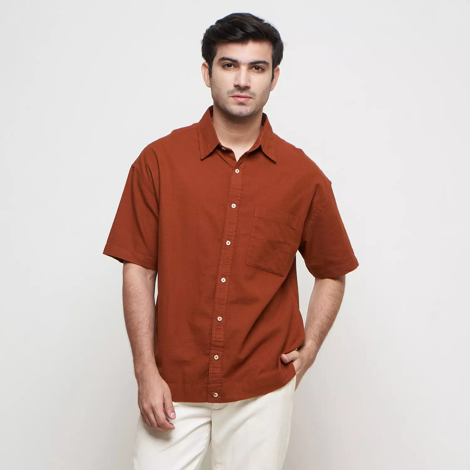 LARUSSO Kemeja Pria Basic Oversize Rami Lengan Pendek - Brick N005