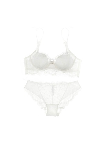 W.Excellence white Premium White Lace Lingerie Set (Bra and Underwear) 6E7A2USE3522A4GS_1