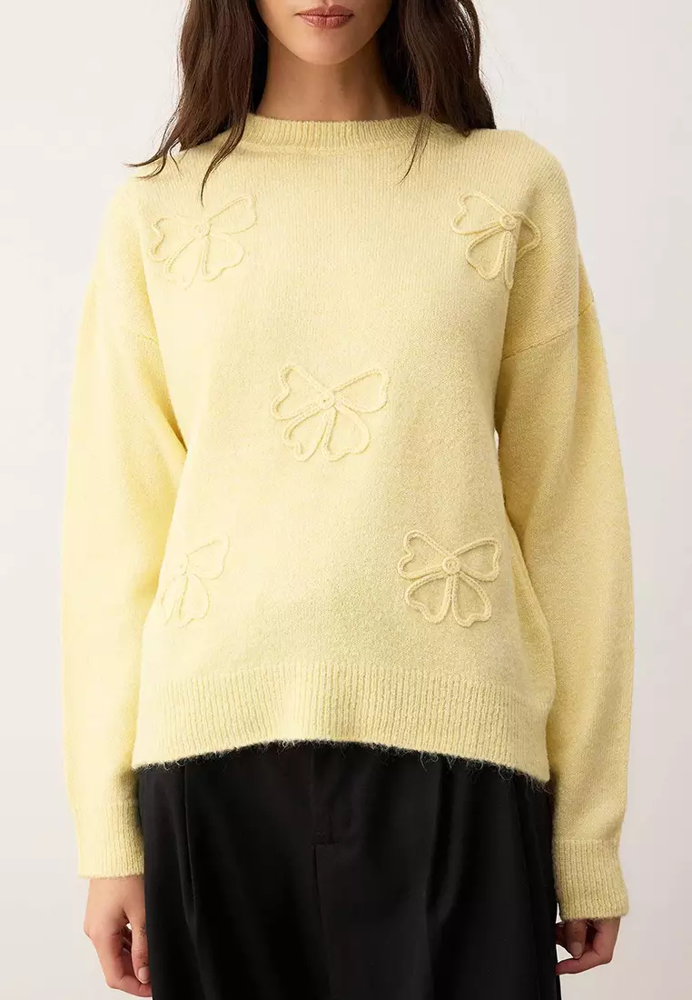Light Yellow Soft Textured Ribbon Pattern Knitwear Sweater Twoaw26Kz11