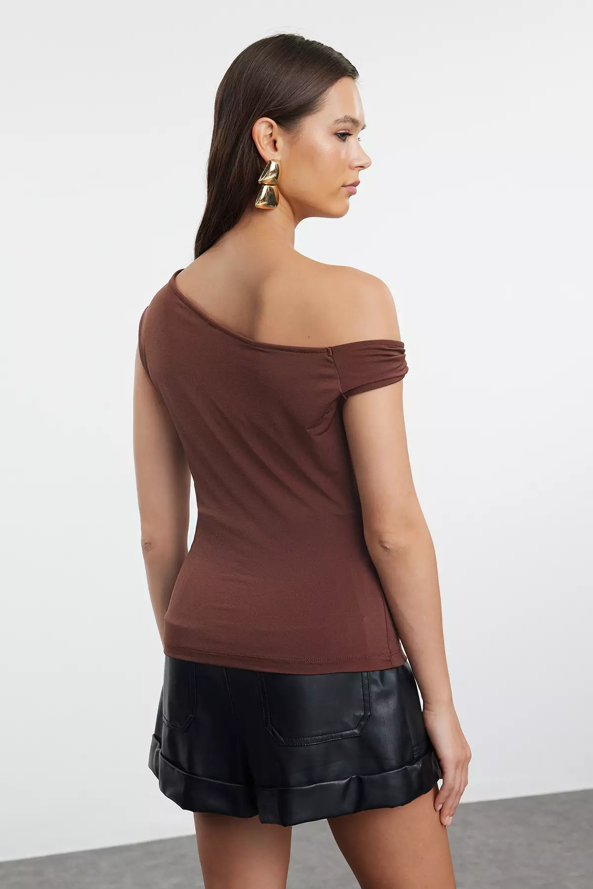 Asymmetric Fitted Top