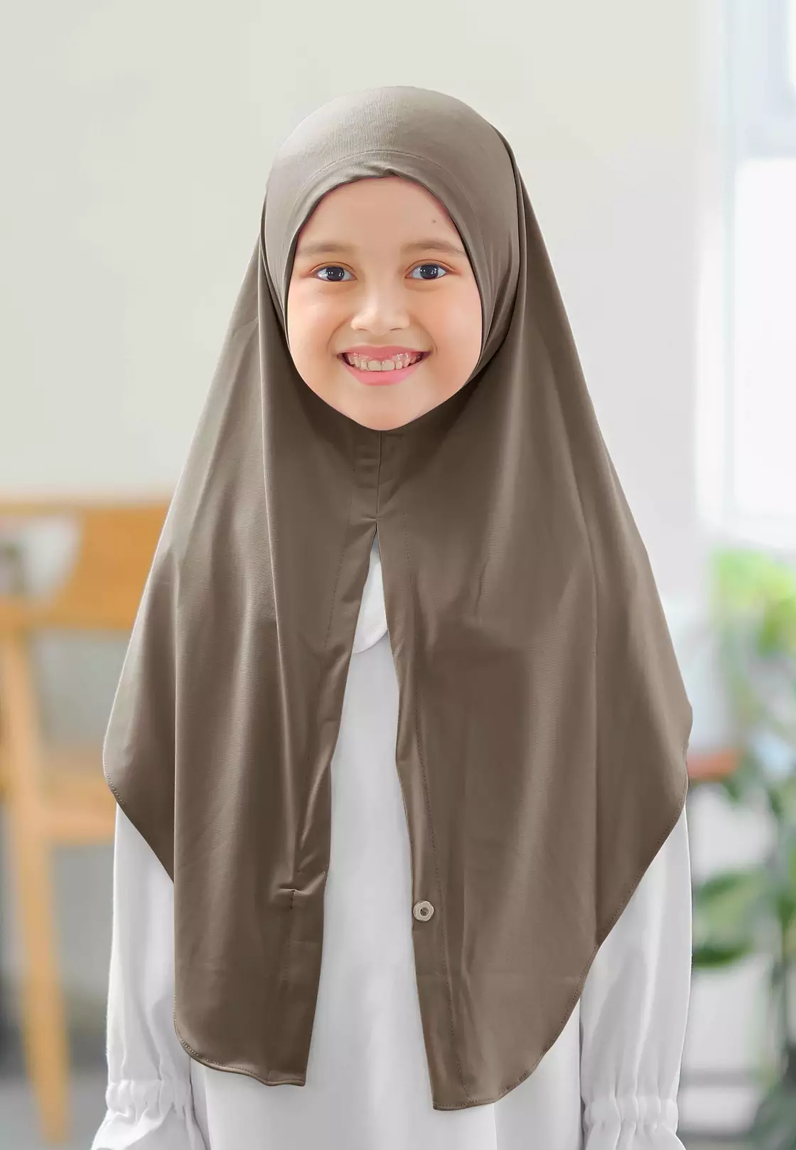 Cotton Bee - Cyra Bergo Kancing | Hijab Instan Anak - Chocolate - M