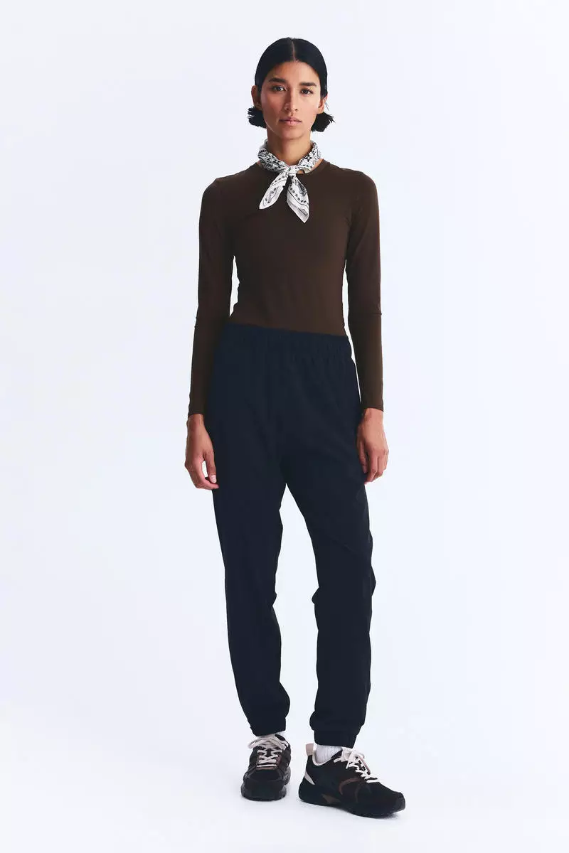 Sports top with DryMove™