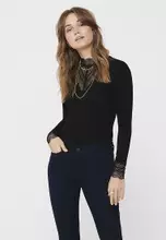 Black/Detail: Black Lace