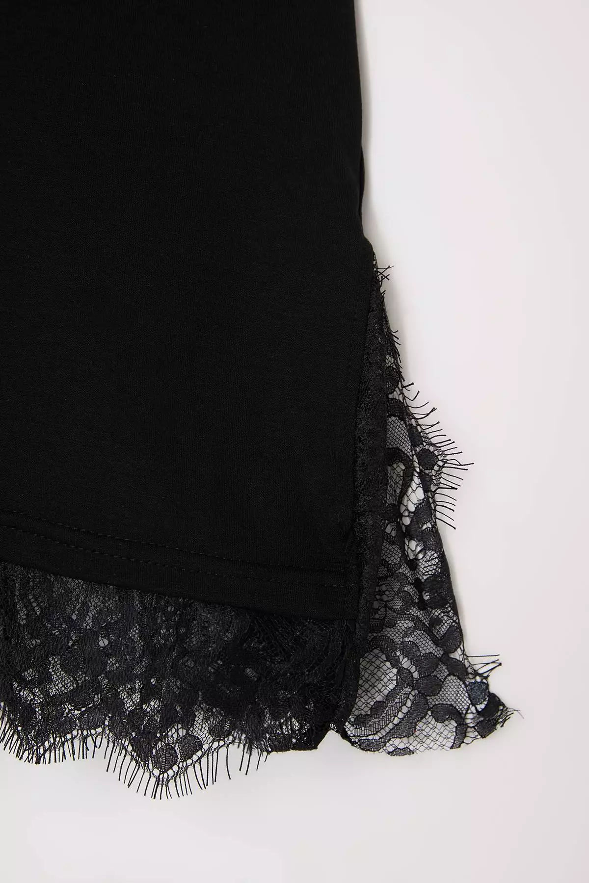 Black Hem Lace Detailed Slit Knitted Large Size T-Shirt Tbbss26Bf00072