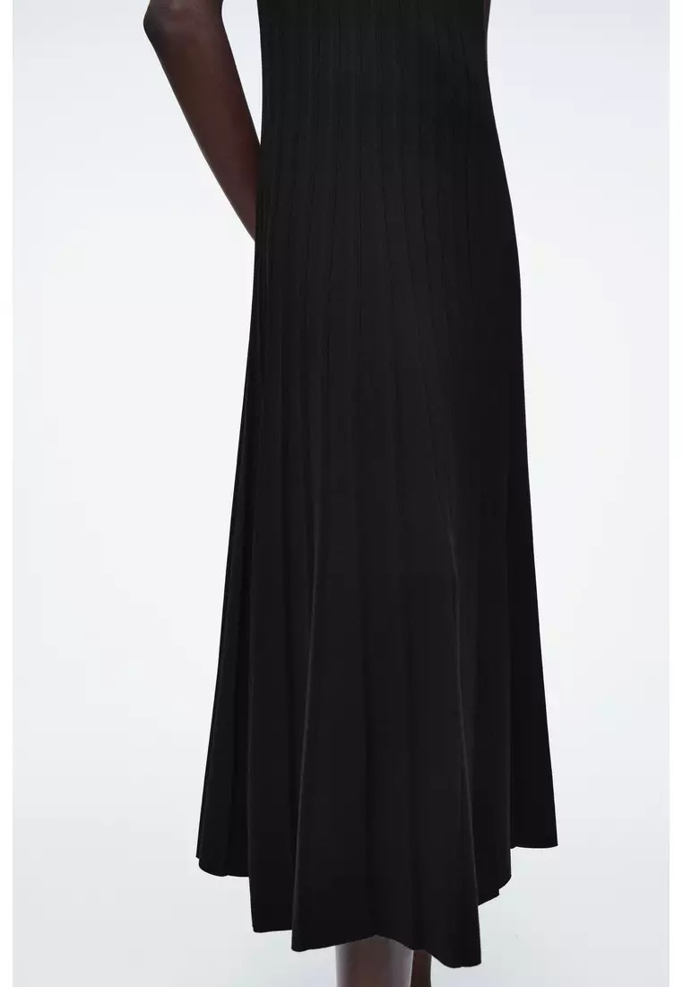 cos pleated knitted maxi dress PLEATED KNITTED MAXI DRESS