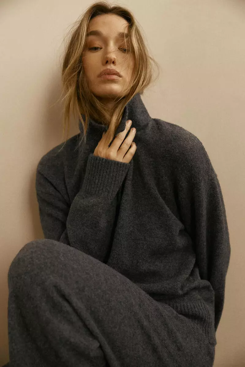 Cable-knit polo jumper