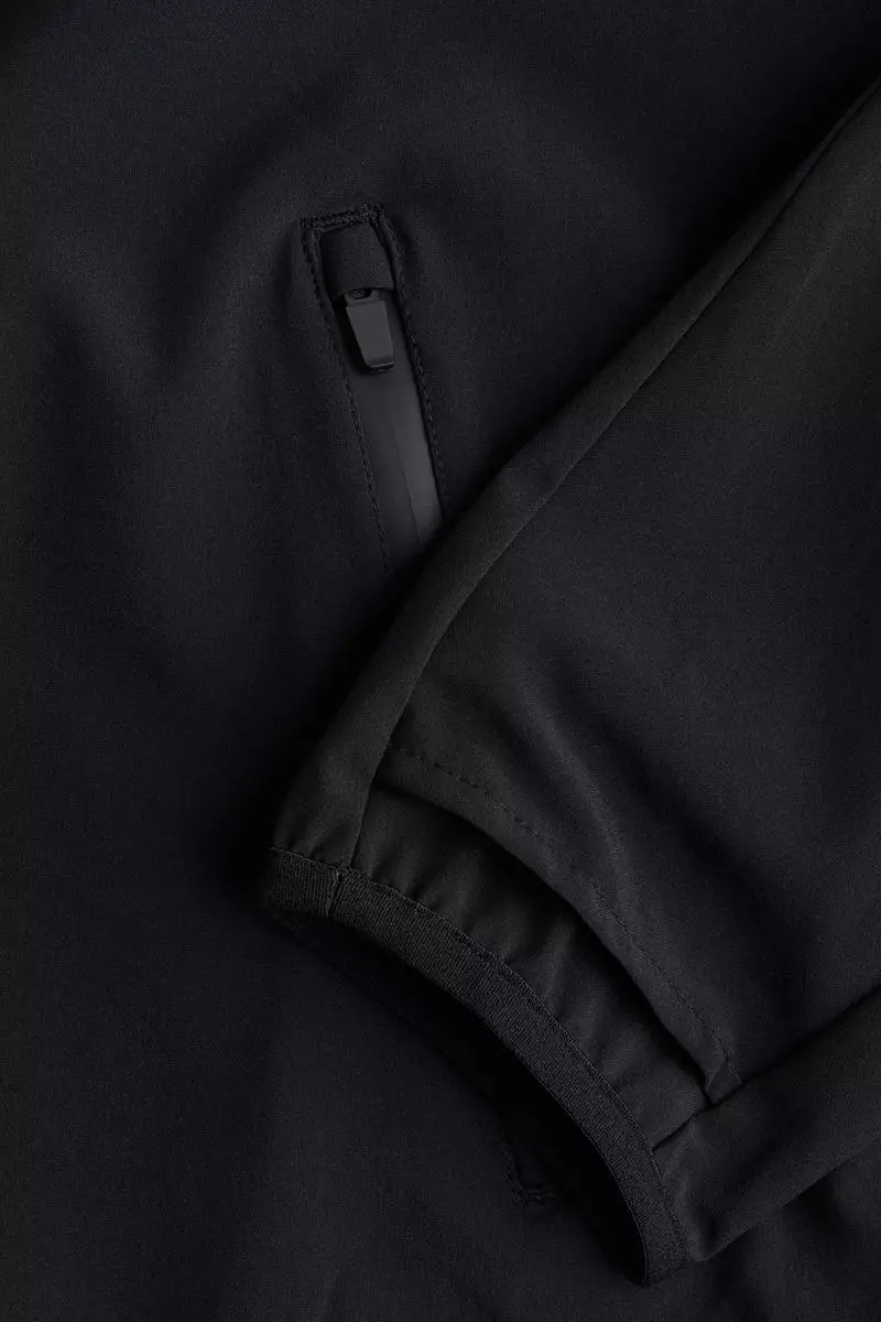 Zip-top running jacket with DryMove™