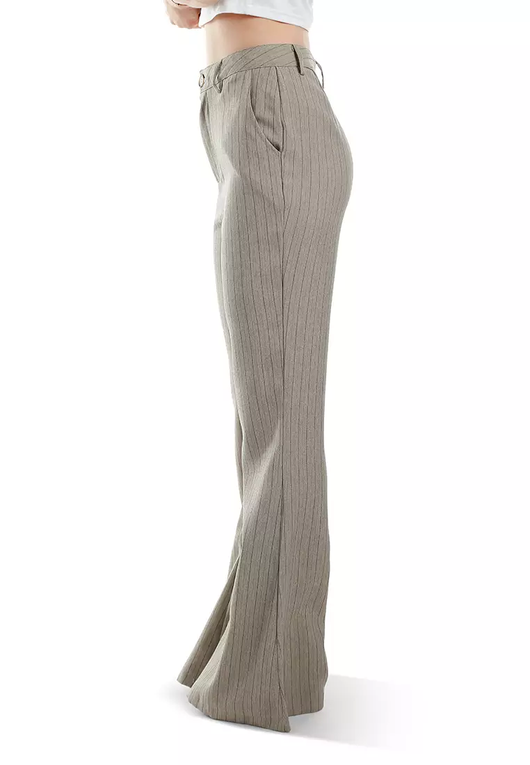 灰褐色人字紋修身喇叭褲